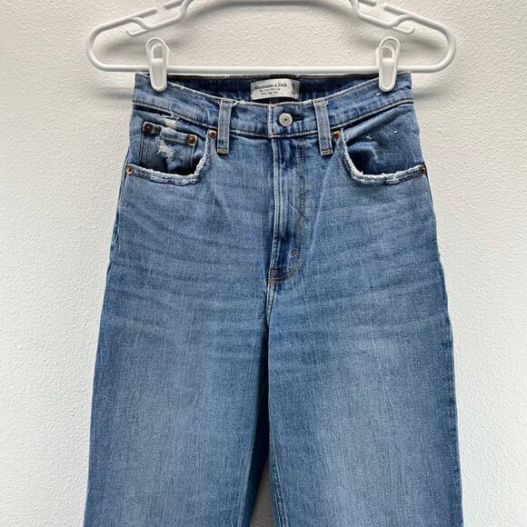 Abercrombie & Fitch The Crop Wide Leg Ultra High Rise Jeans 26 or 2 - Picture 3 of 13